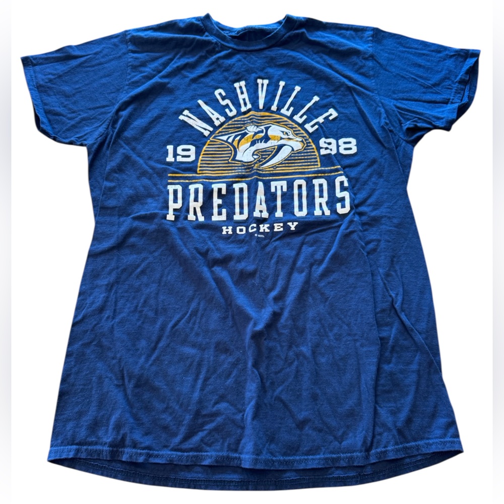 Nashville Predators Hockey Short Sleeve T-Shirt in Navy Blue L